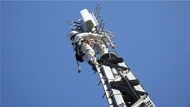 中継放送所の保守の様子